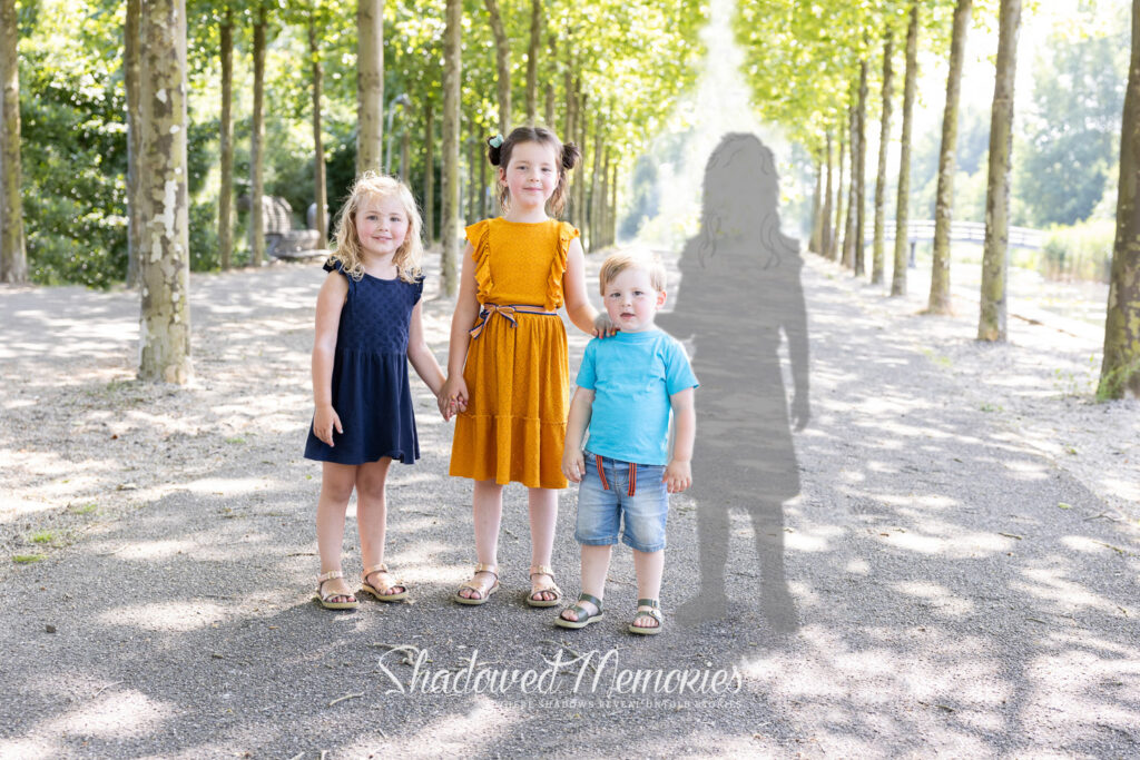 Collaborate with us. Calling passionate photographers worldwide! Shadowed Memories family photo with lost baby Miscarriage or stillbirth family photo changes by Dasja Dijkstra from the Netherlands Schaduwfoto