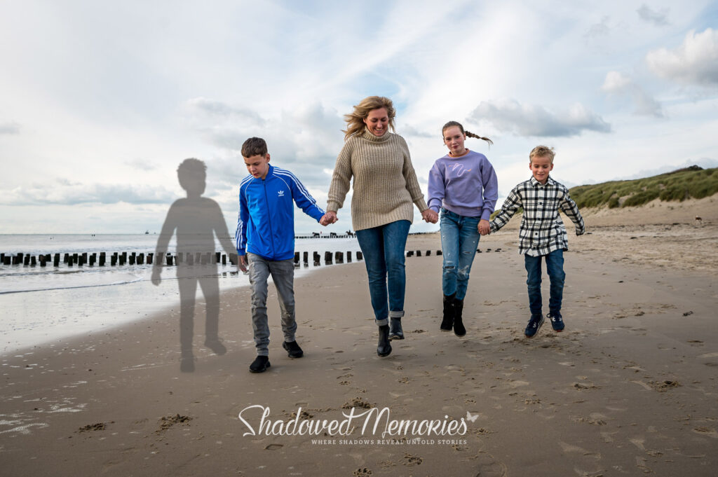 Collaborate with us. Calling passionate photographers worldwide! Shadowed Memories family photo with lost baby Miscarriage or stillbirth family photo changes by Dasja Dijkstra from the Netherlands Schaduwfoto